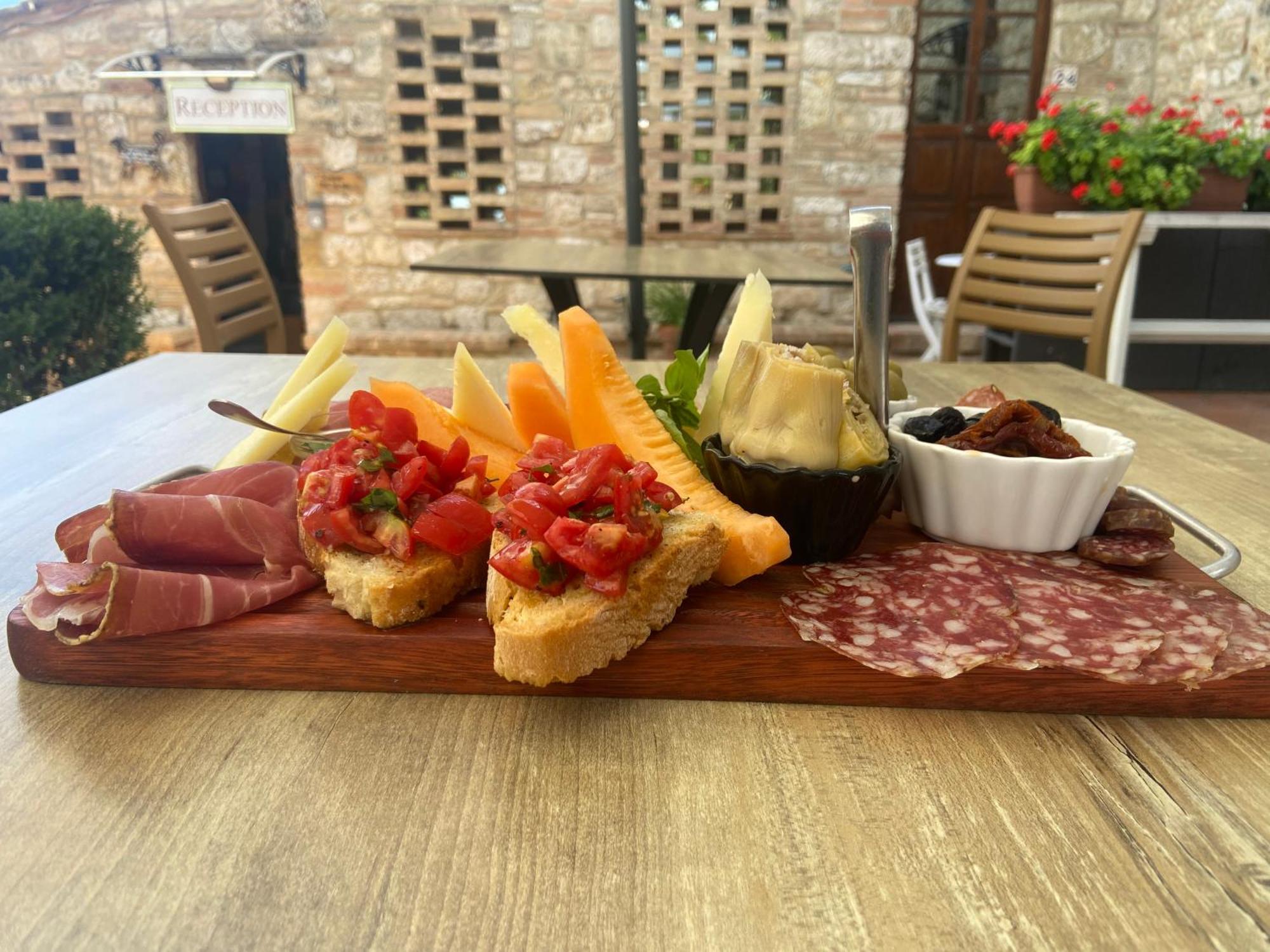 Bed & Breakfast Casale Gregoriano And Apartaments San Gimignano Bagian luar foto