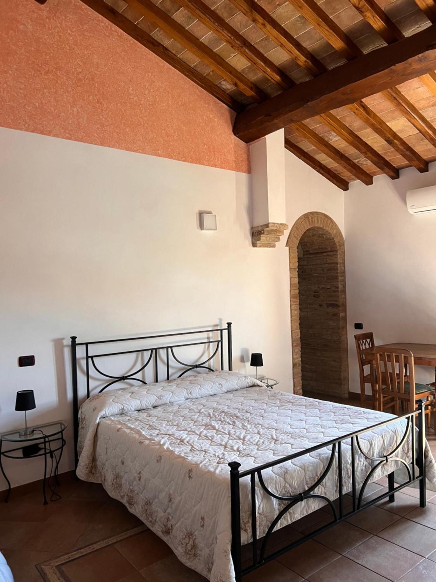 Bed & Breakfast Casale Gregoriano And Apartaments San Gimignano Bagian luar foto