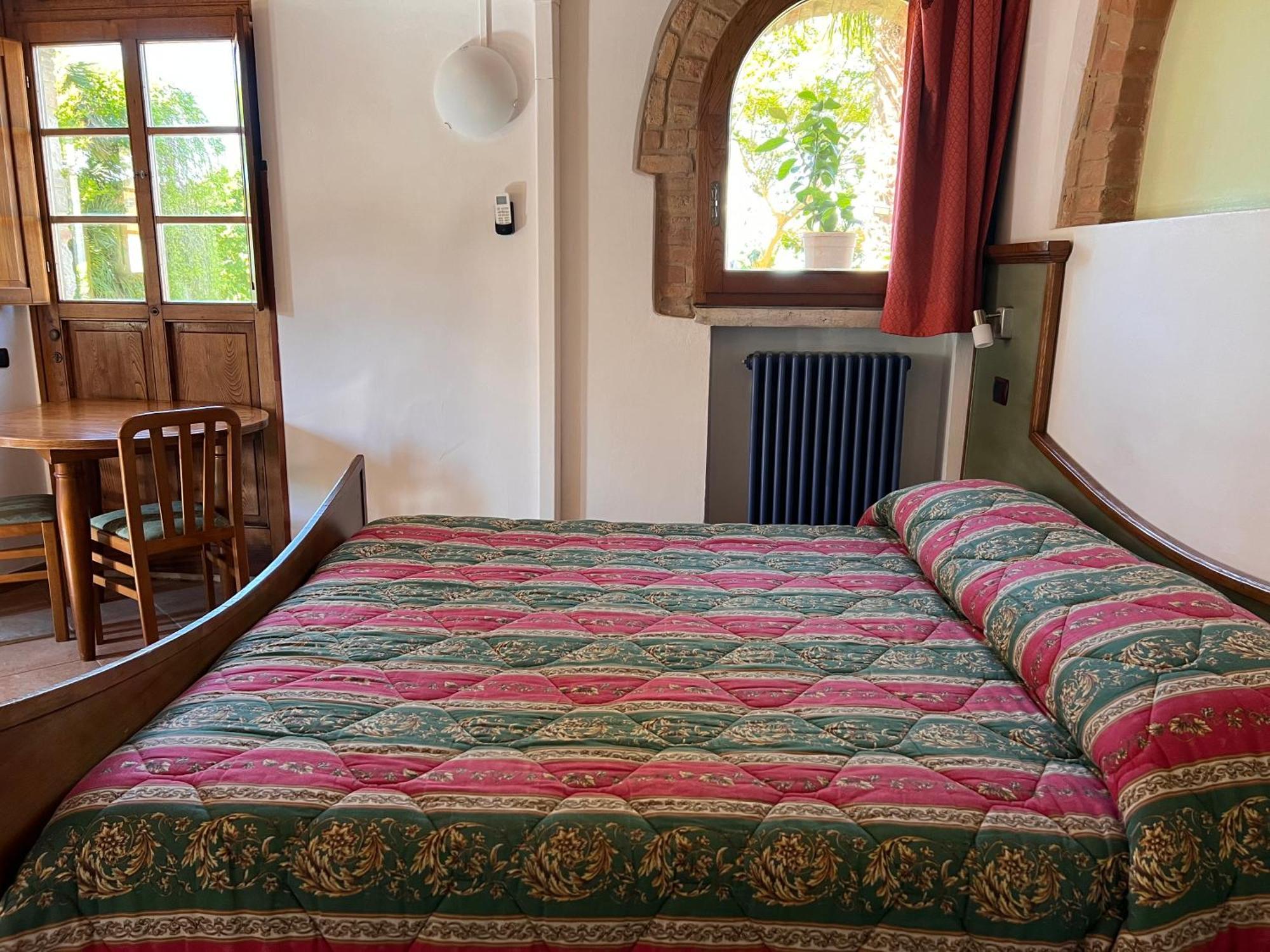 Bed & Breakfast Casale Gregoriano And Apartaments San Gimignano Bagian luar foto