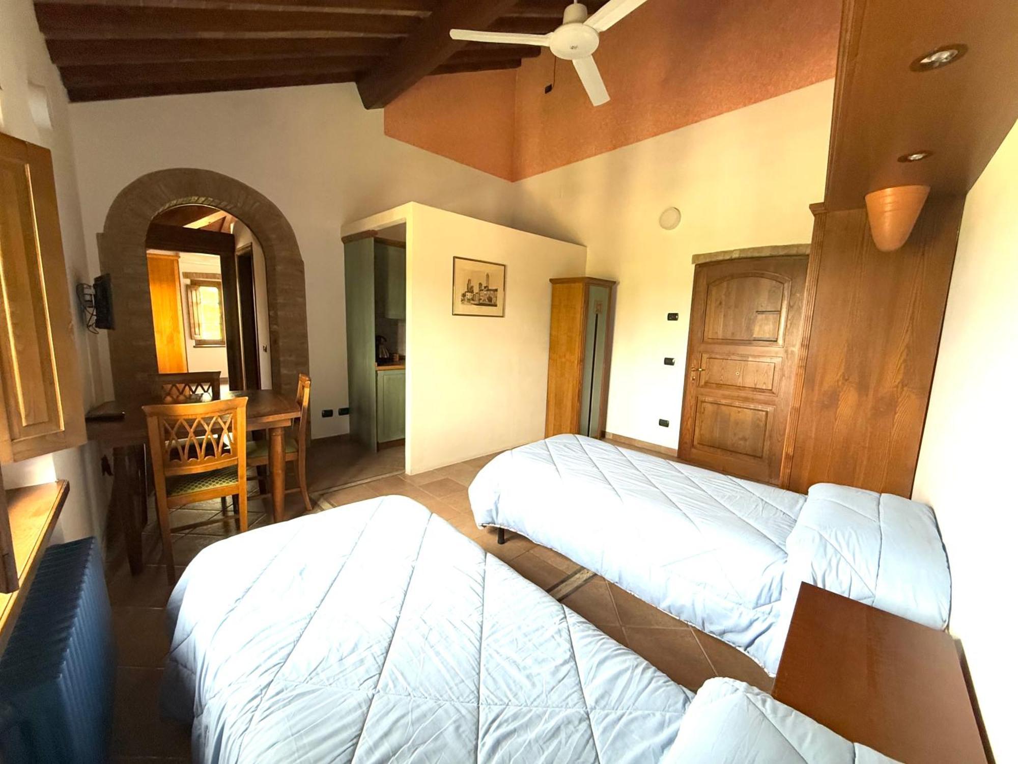 Bed & Breakfast Casale Gregoriano And Apartaments San Gimignano Bagian luar foto